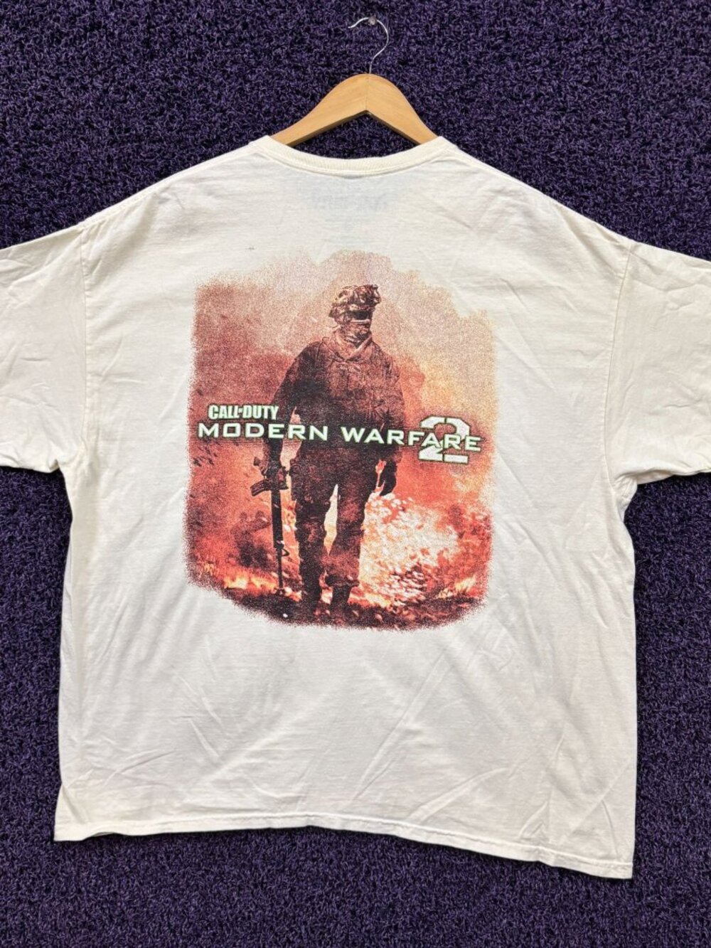 Call of Duty Modern Warfare 2 Game Cover Poster T-Shirt XL